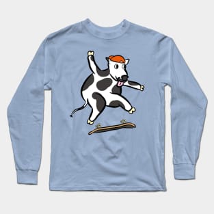 Cartoon cow doing a kickflip skating gnarly Long Sleeve T-Shirt